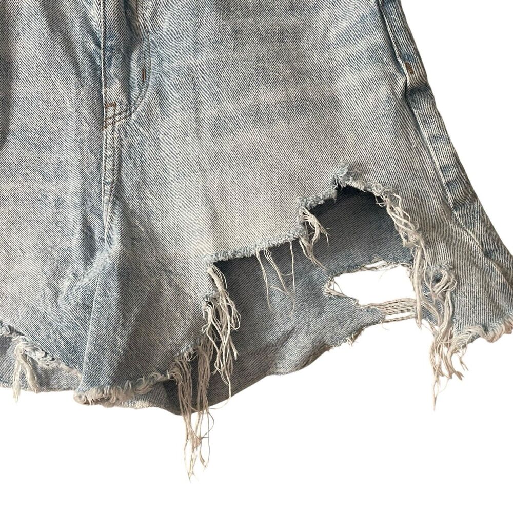American Eagle 0 Baggy Mom Shorts Light Blue Denim High Rise Raw Hem - Picture 6 of 11